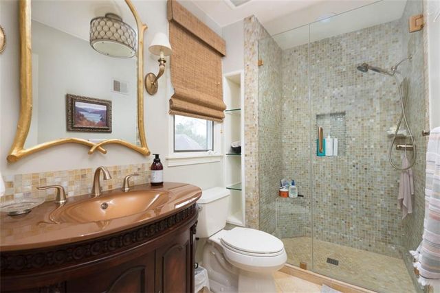 8943 Cedar Drive, Prairie Village, KS 66207