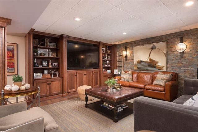 8943 Cedar Drive, Prairie Village, KS 66207