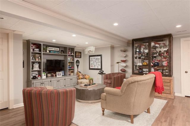 8943 Cedar Drive, Prairie Village, KS 66207