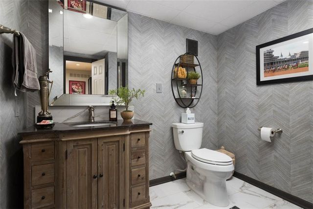8943 Cedar Drive, Prairie Village, KS 66207