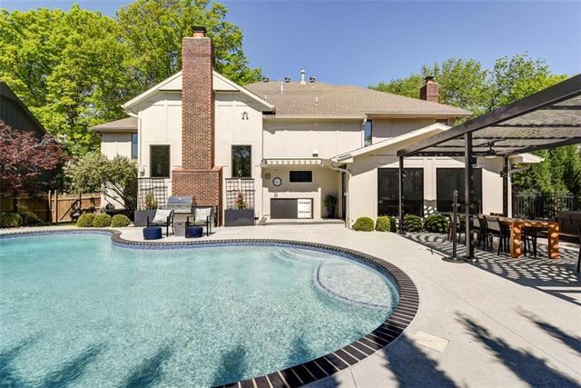 8943 Cedar Drive, Prairie Village, KS 66207