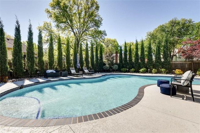8943 Cedar Drive, Prairie Village, KS 66207