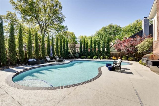 8943 Cedar Drive, Prairie Village, KS 66207