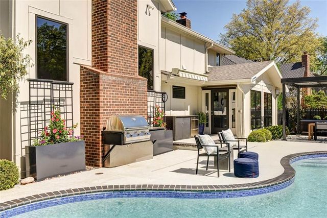 8943 Cedar Drive, Prairie Village, KS 66207