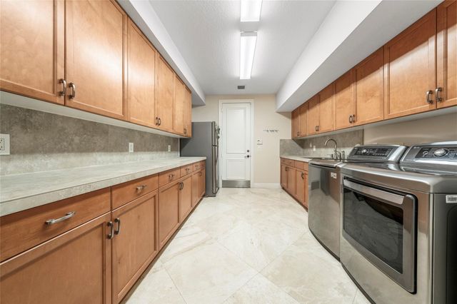 11047 Garden Ridge Court, Davie, FL 33328