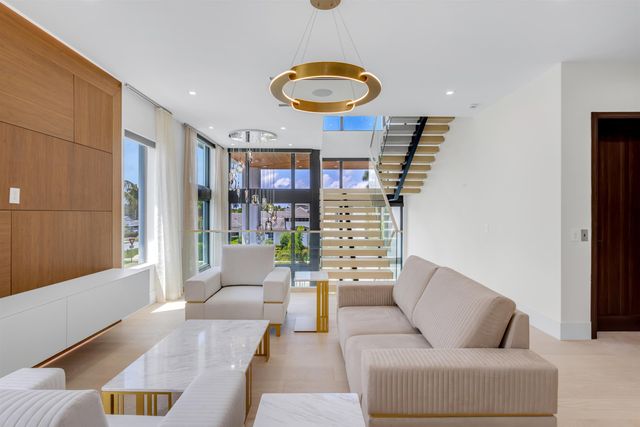 310 NE 2nd Street, Boca Raton, FL 33432