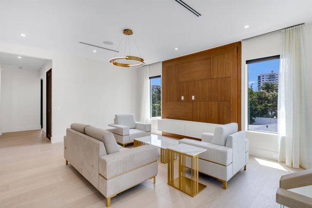 310 NE 2nd Street, Boca Raton, FL 33432