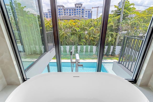 310 NE 2nd Street, Boca Raton, FL 33432