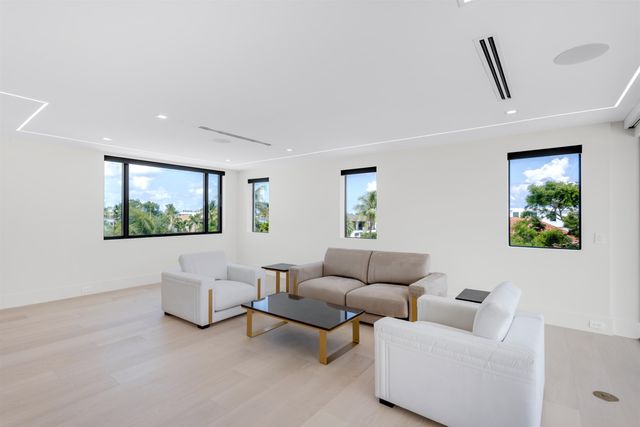 310 NE 2nd Street, Boca Raton, FL 33432