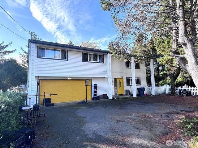 169 N Port Lp NW, Ocean Shores, WA 98569