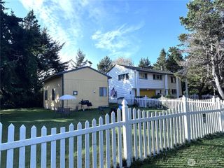 169 N Port Lp NW, Ocean Shores, WA 98569