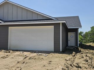 2933 S Bunker Hill Ct, Wichita, KS 67210