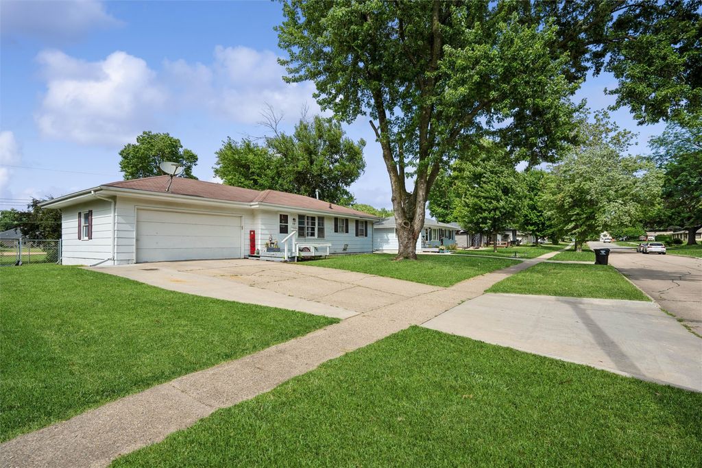 1226 SW Lynn Drive, Ankeny, IA 50023