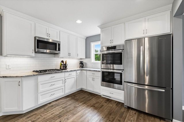 W171N10218 Wildrose LANE, Germantown, WI 53022