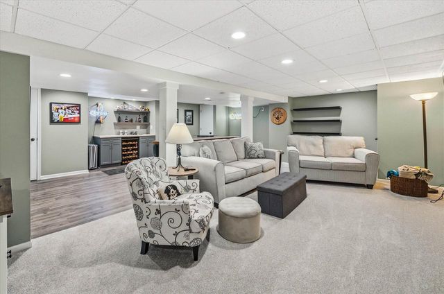 W171N10218 Wildrose LANE, Germantown, WI 53022