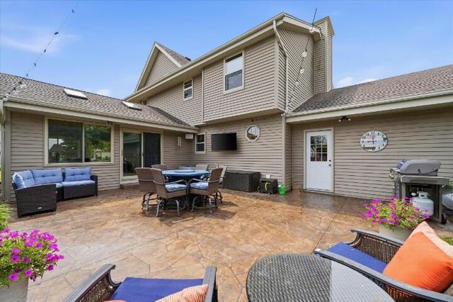 W171N10218 Wildrose LANE, Germantown, WI 53022