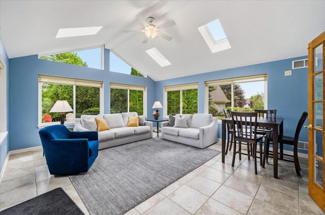 W171N10218 Wildrose LANE, Germantown, WI 53022