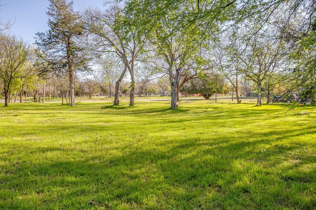 418 E First Street, Weatherford, TX 76086
