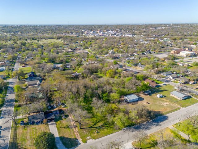 418 E First Street, Weatherford, TX 76086