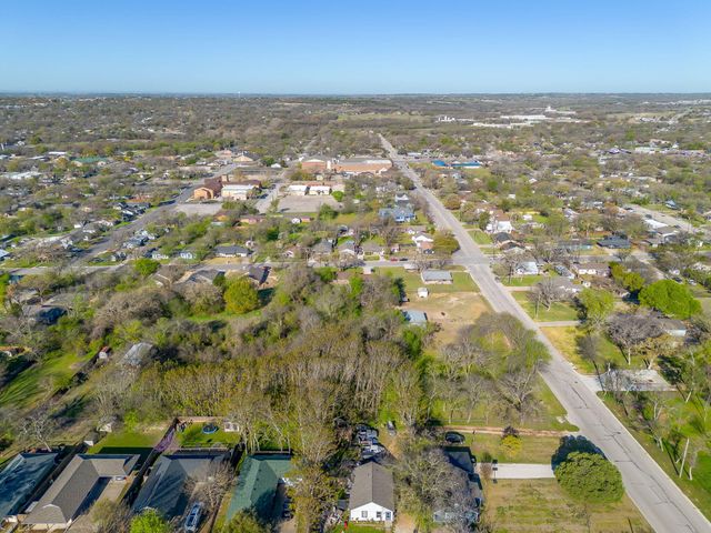 418 E First Street, Weatherford, TX 76086