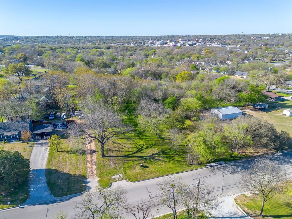 418 E First Street, Weatherford, TX 76086