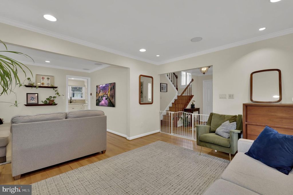 Image 10 of property listing at 2300 WARREN CT, Silver Spring, MD 20910