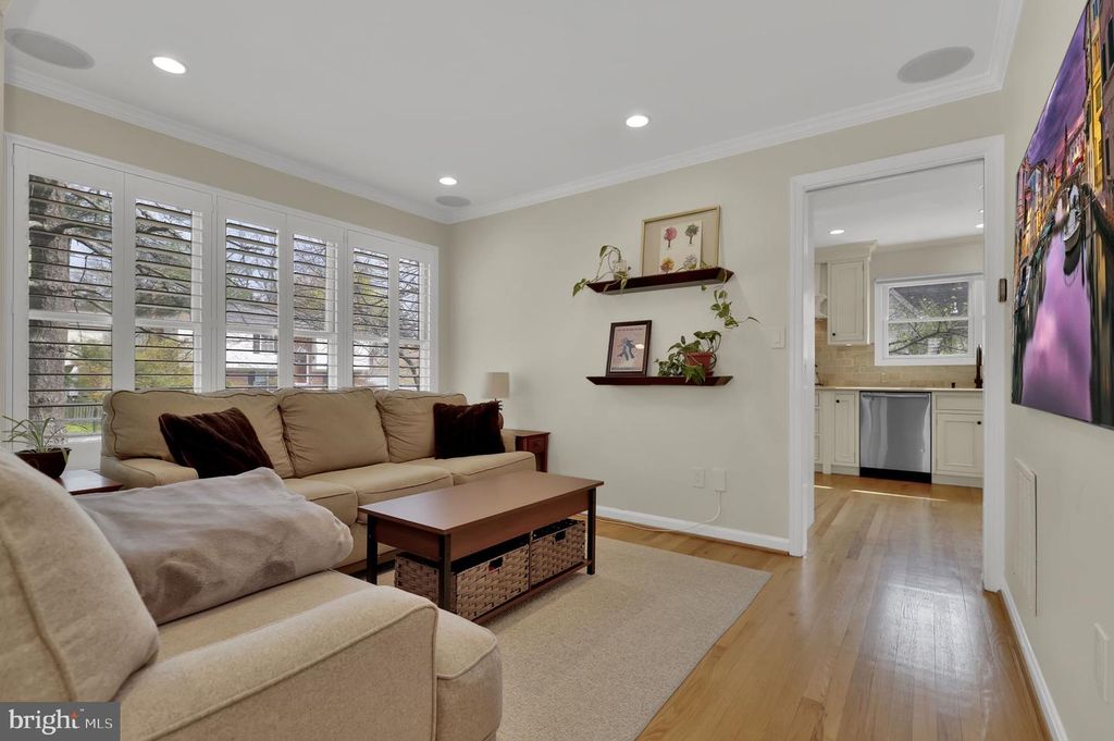 Image 12 of property listing at 2300 WARREN CT, Silver Spring, MD 20910