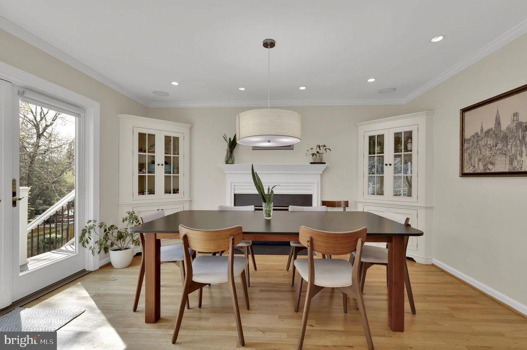 Image 19 of property listing at 2300 WARREN CT, Silver Spring, MD 20910