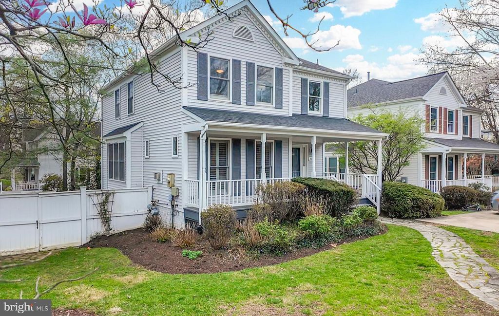 Image 2 of property listing at 2300 WARREN CT, Silver Spring, MD 20910