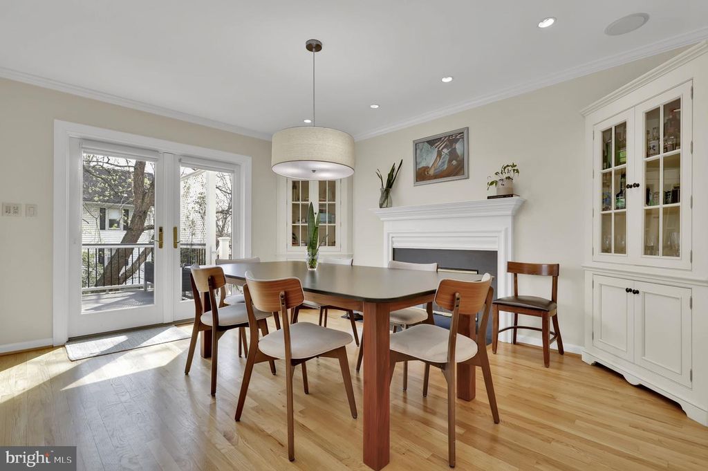 Image 20 of property listing at 2300 WARREN CT, Silver Spring, MD 20910