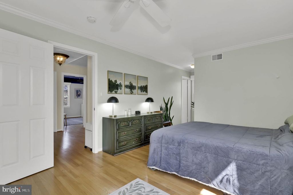 Image 29 of property listing at 2300 WARREN CT, Silver Spring, MD 20910