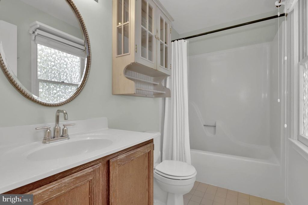 Image 31 of property listing at 2300 WARREN CT, Silver Spring, MD 20910