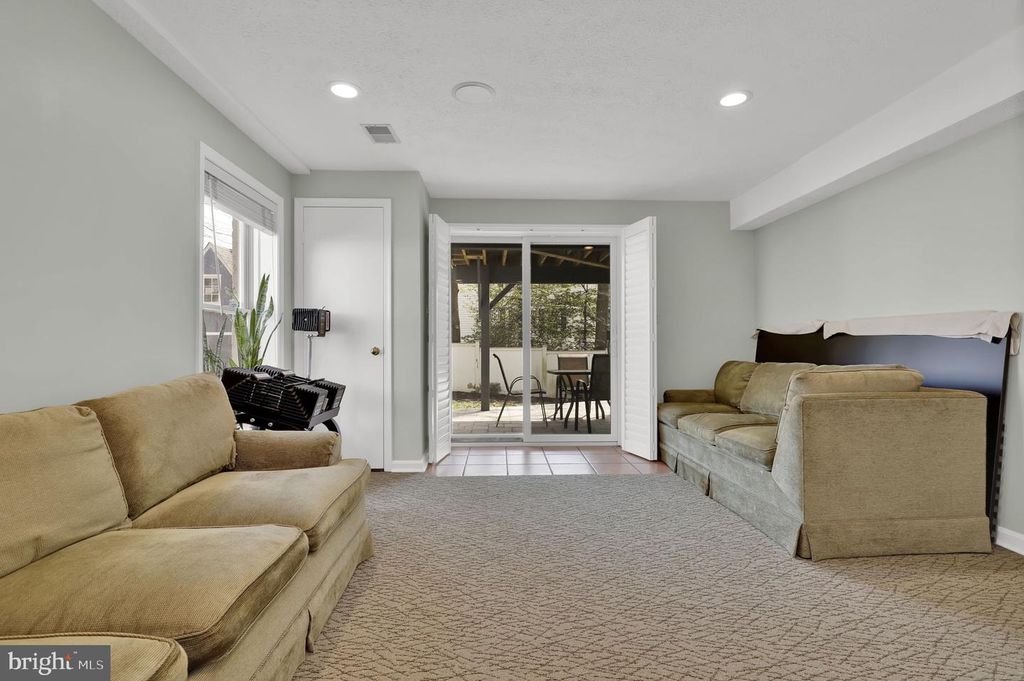 Image 32 of property listing at 2300 WARREN CT, Silver Spring, MD 20910