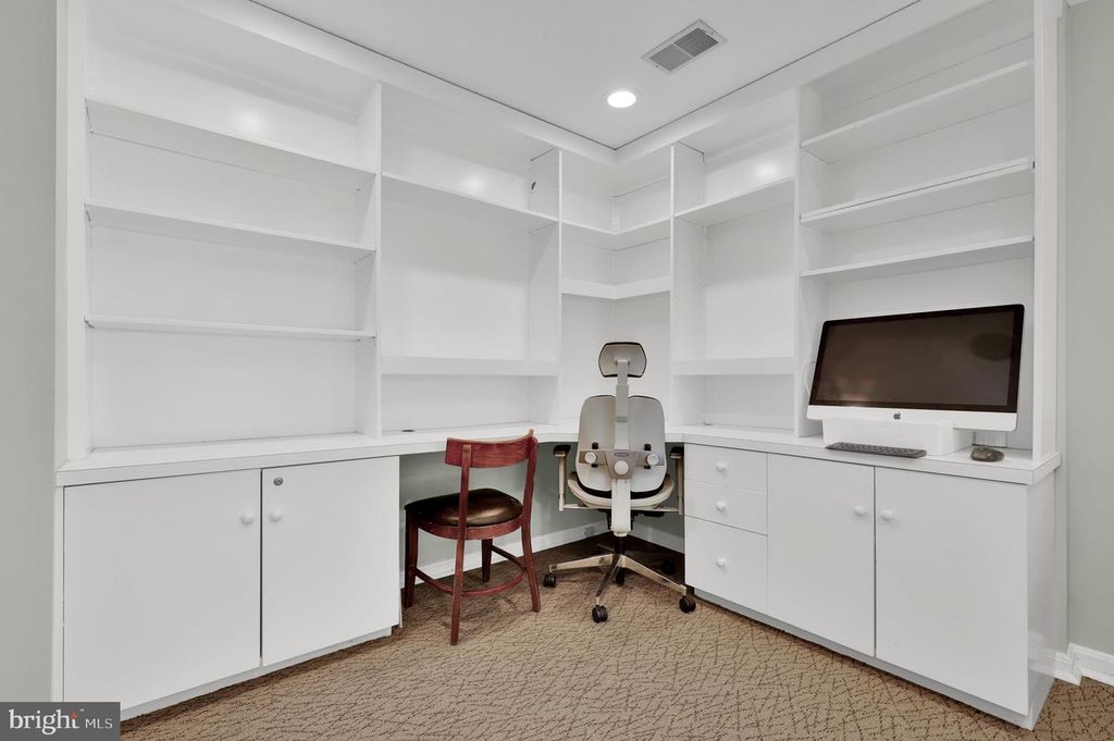 Image 35 of property listing at 2300 WARREN CT, Silver Spring, MD 20910