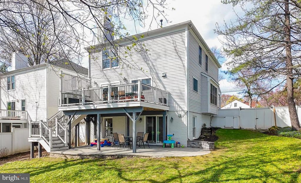 Image 41 of property listing at 2300 WARREN CT, Silver Spring, MD 20910