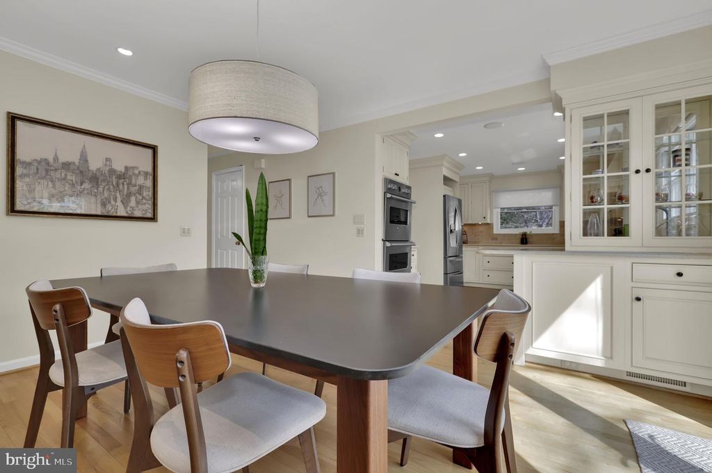 Image 7 of property listing at 2300 WARREN CT, Silver Spring, MD 20910