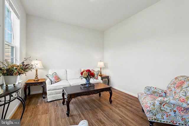 170 CHESTERFIELD DR, Falling Waters, WV 25419