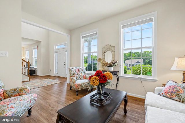 170 CHESTERFIELD DR, Falling Waters, WV 25419