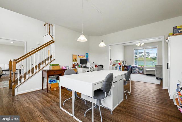 170 CHESTERFIELD DR, Falling Waters, WV 25419
