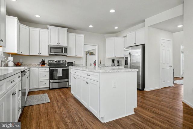 170 CHESTERFIELD DR, Falling Waters, WV 25419