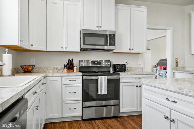 170 CHESTERFIELD DR, Falling Waters, WV 25419