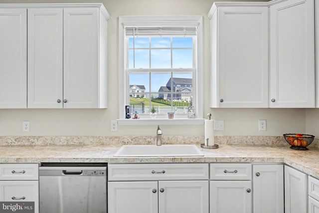 170 CHESTERFIELD DR, Falling Waters, WV 25419