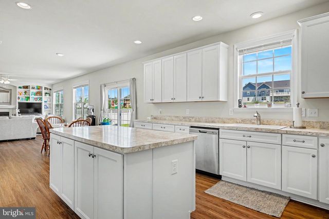 170 CHESTERFIELD DR, Falling Waters, WV 25419