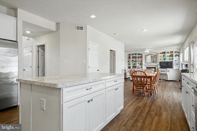 170 CHESTERFIELD DR, Falling Waters, WV 25419