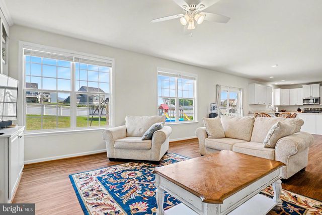 170 CHESTERFIELD DR, Falling Waters, WV 25419