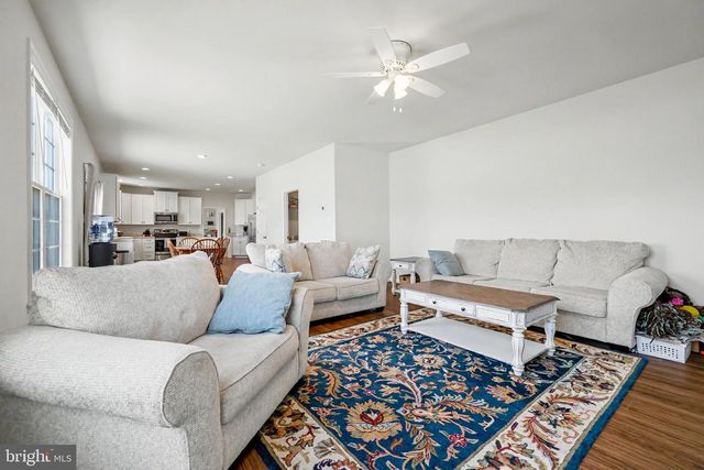 170 CHESTERFIELD DR, Falling Waters, WV 25419