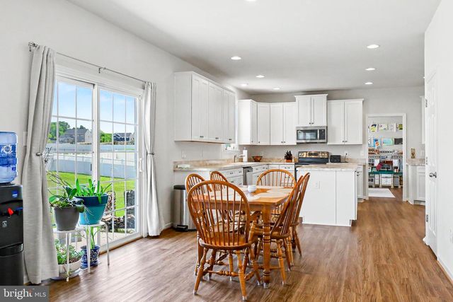170 CHESTERFIELD DR, Falling Waters, WV 25419