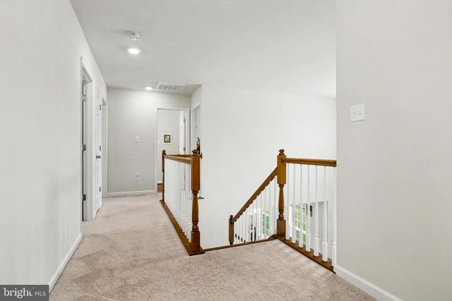 170 CHESTERFIELD DR, Falling Waters, WV 25419