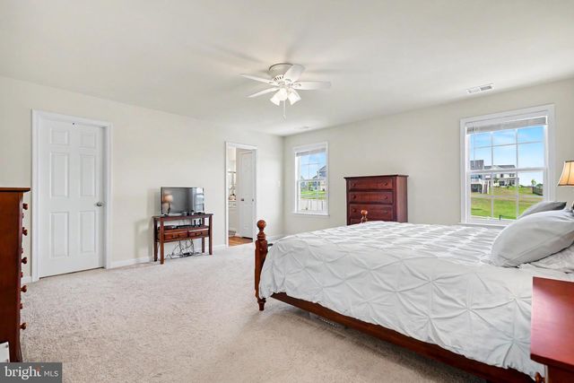170 CHESTERFIELD DR, Falling Waters, WV 25419