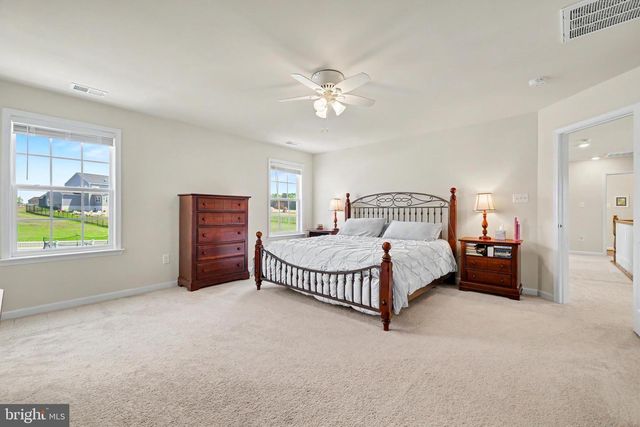 170 CHESTERFIELD DR, Falling Waters, WV 25419